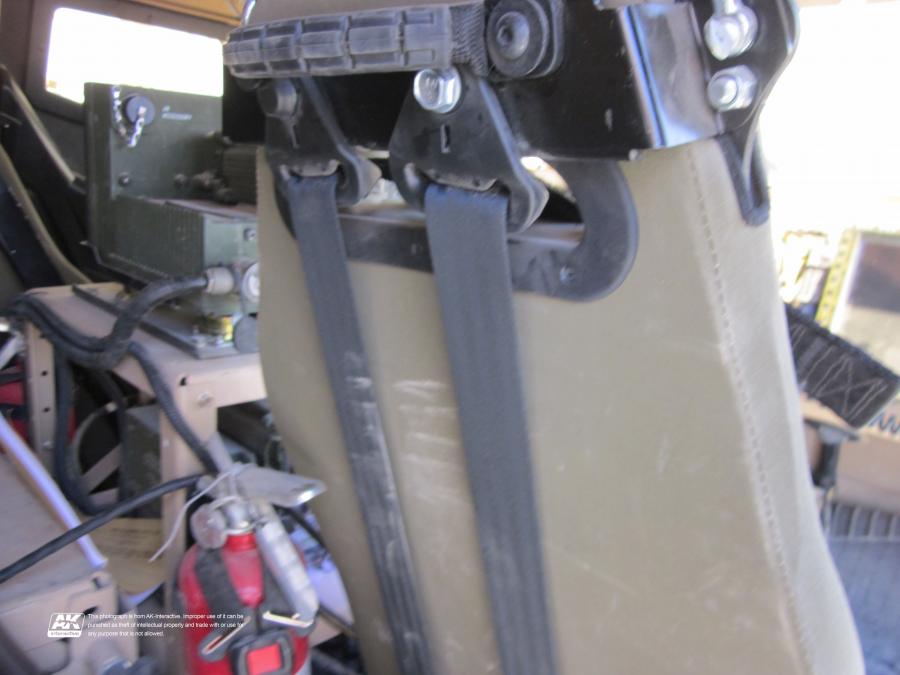 Детали интерьера Oshkosh M-ATV 2009 года  (фото 338 из 676)